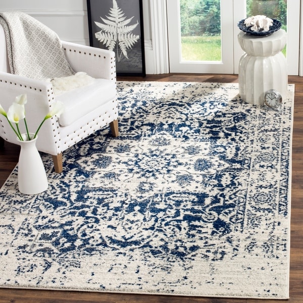 Safavieh Madison Vintage Medallion Cream/ Navy Distressed Rug - 4' x 6'