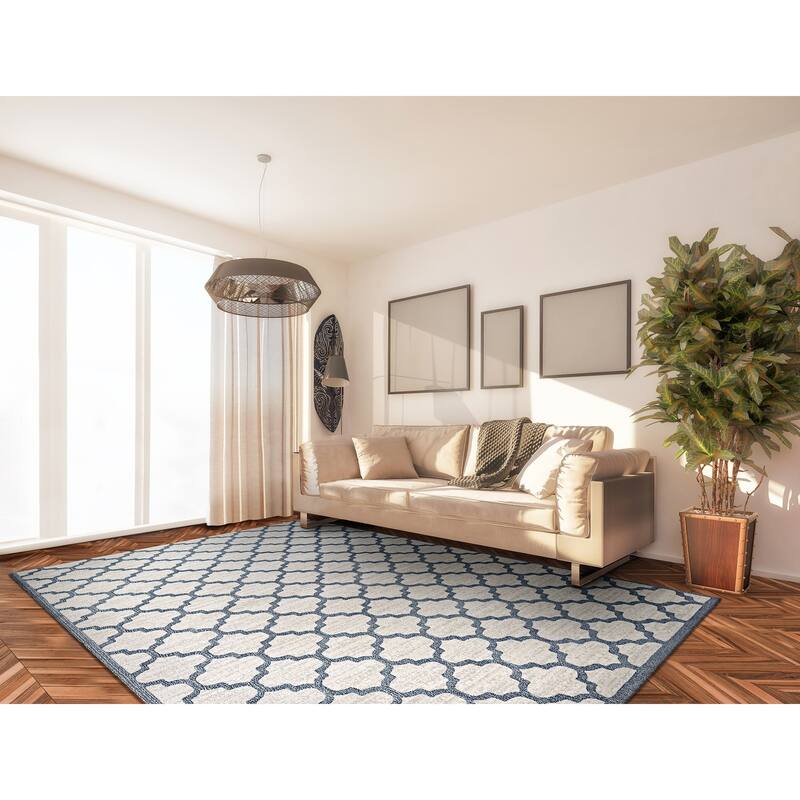 Sundance Quatrefoil Cream- Slate Blue Area Rug