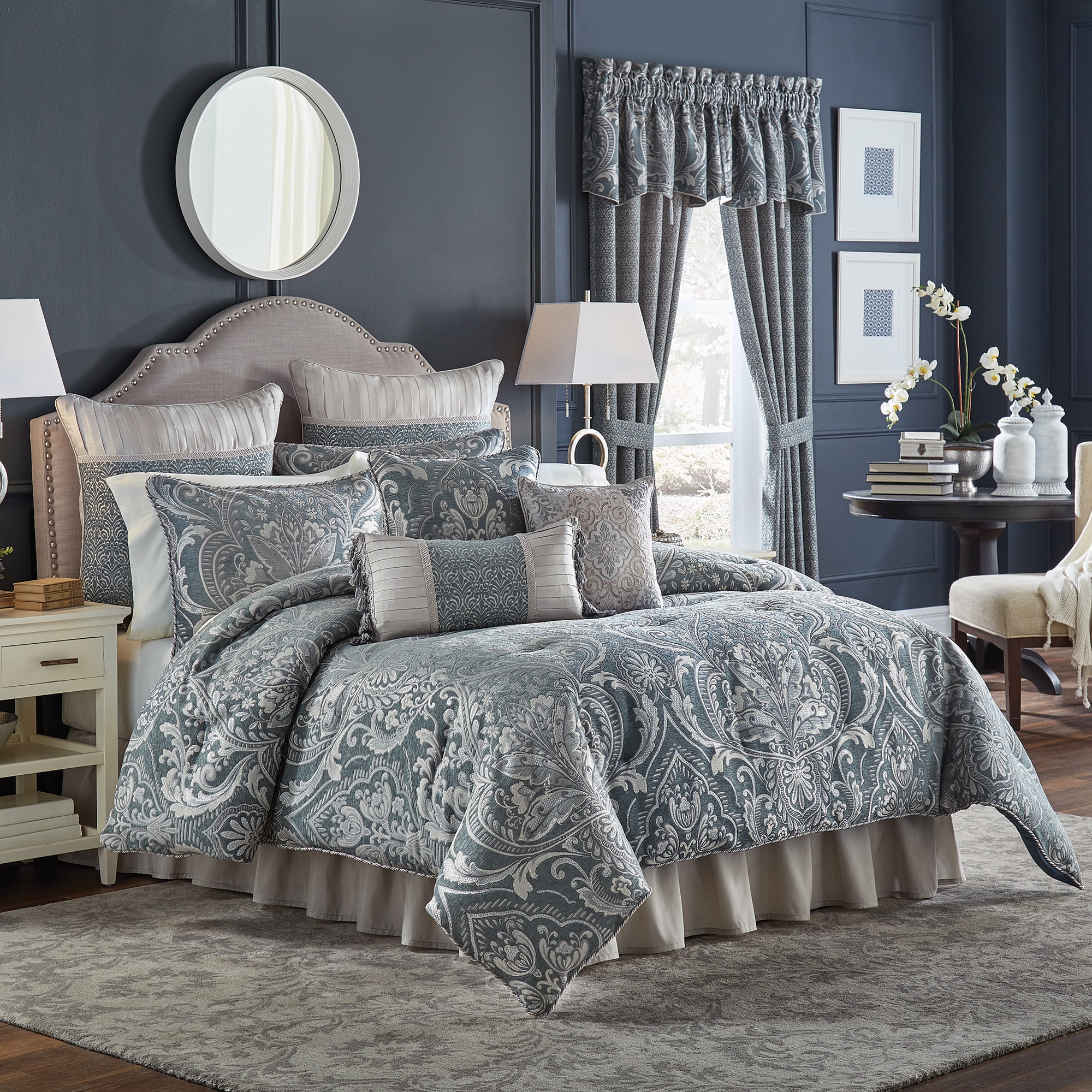 Croscill Gabrijel Damask Slate Blue 4-piece King Size Comforter
