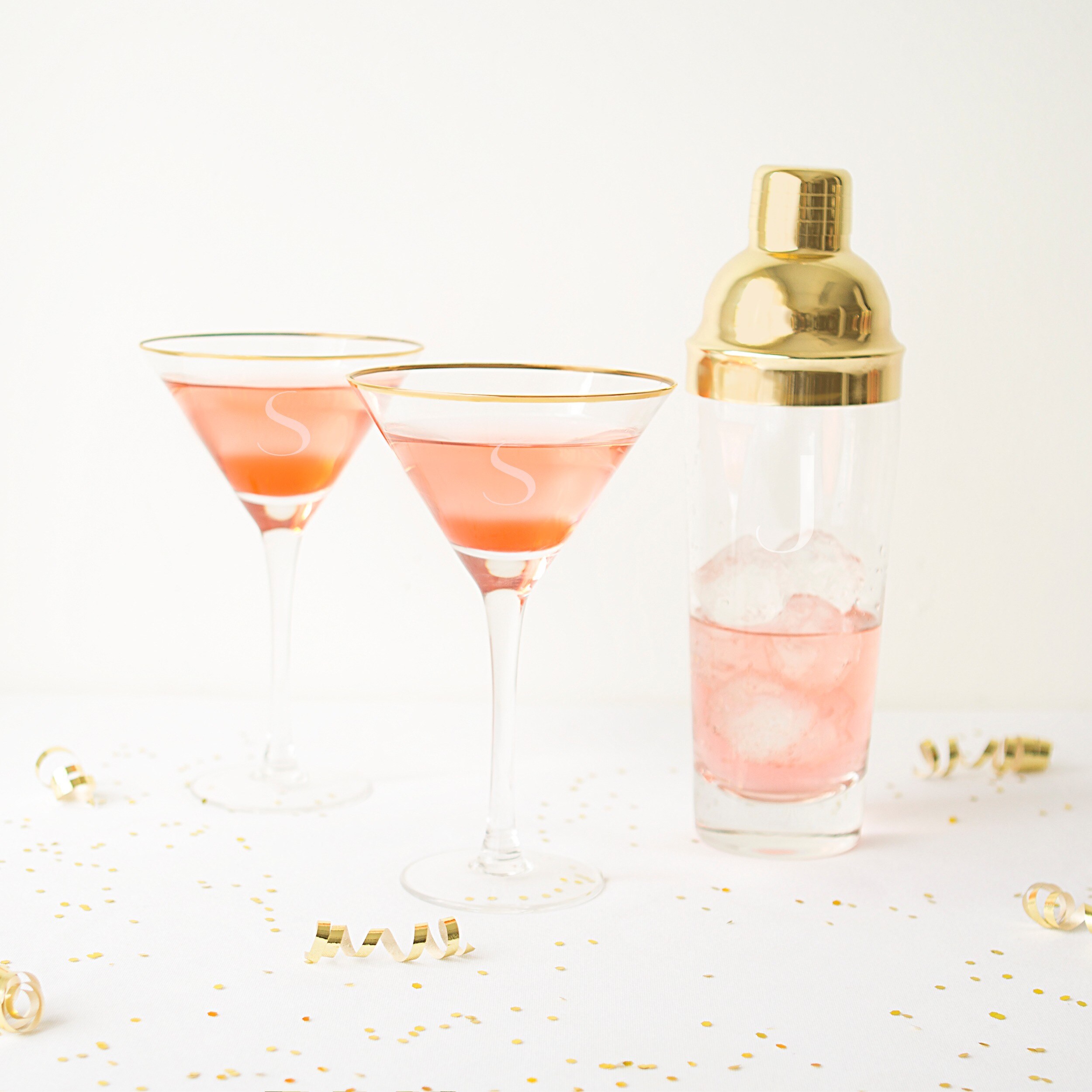 https://ak1.ostkcdn.com/images/products/12838309/Personalized-10-oz.-Gold-Rim-Martini-Glass-Set-Set-of-4-582a620e-523d-40f4-bce0-83d2d36c280e.jpg