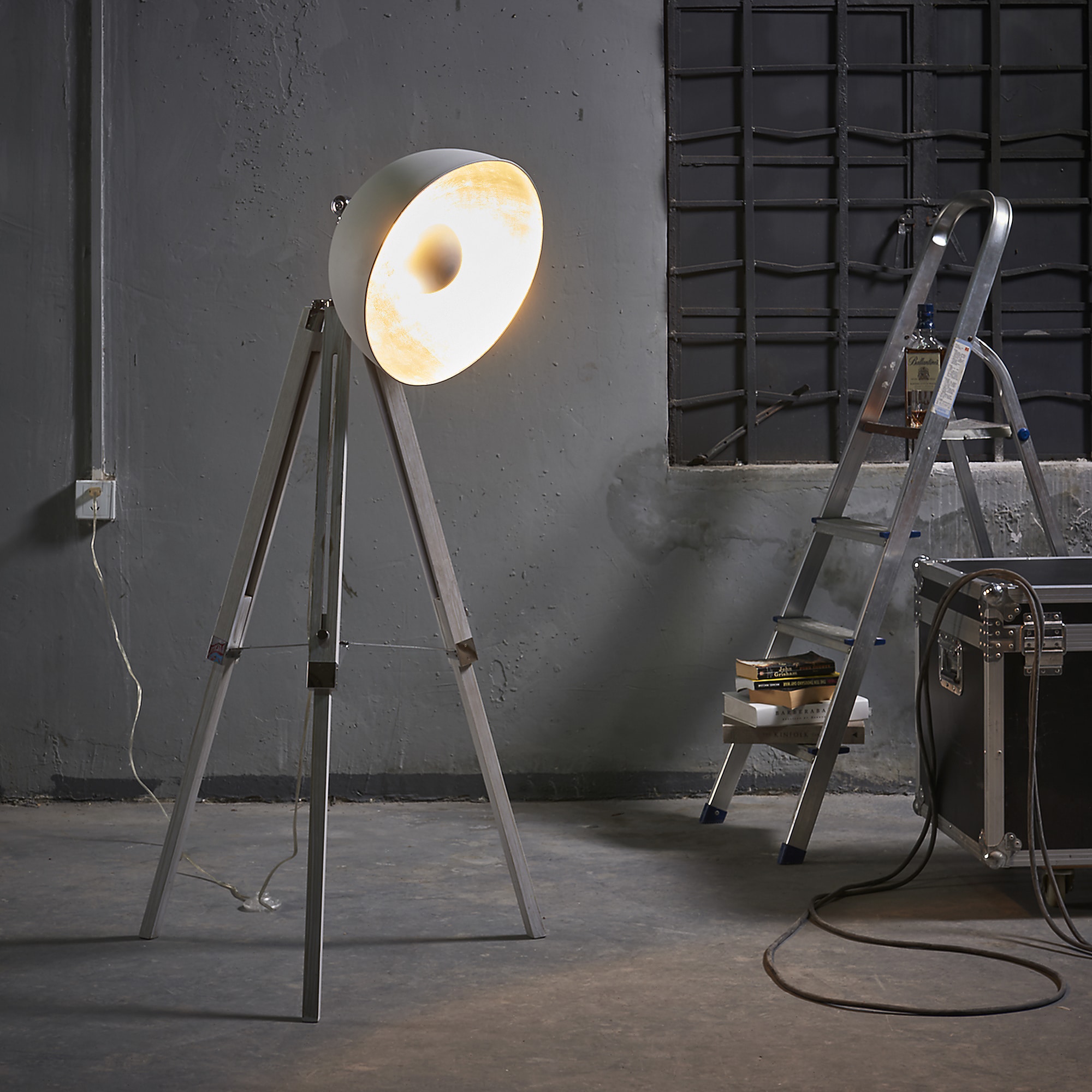 fascino tripod floor lamp