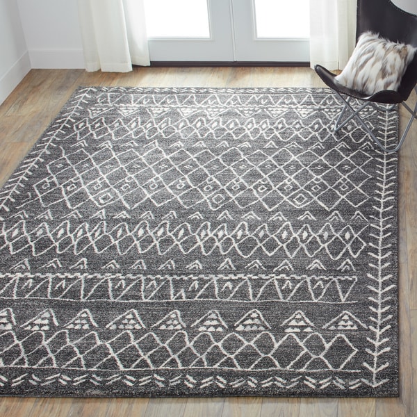 Brently Black/ Ivory Abstract Rug - 7'7" x 10'6"