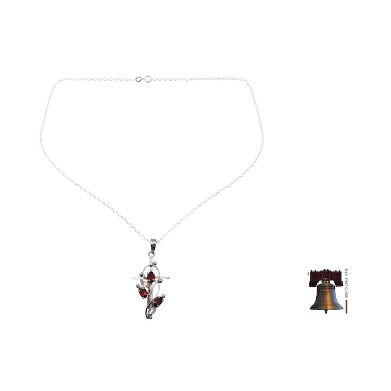 Handmade Sterling Silver Sacred Trinity Garnet Necklace (India)