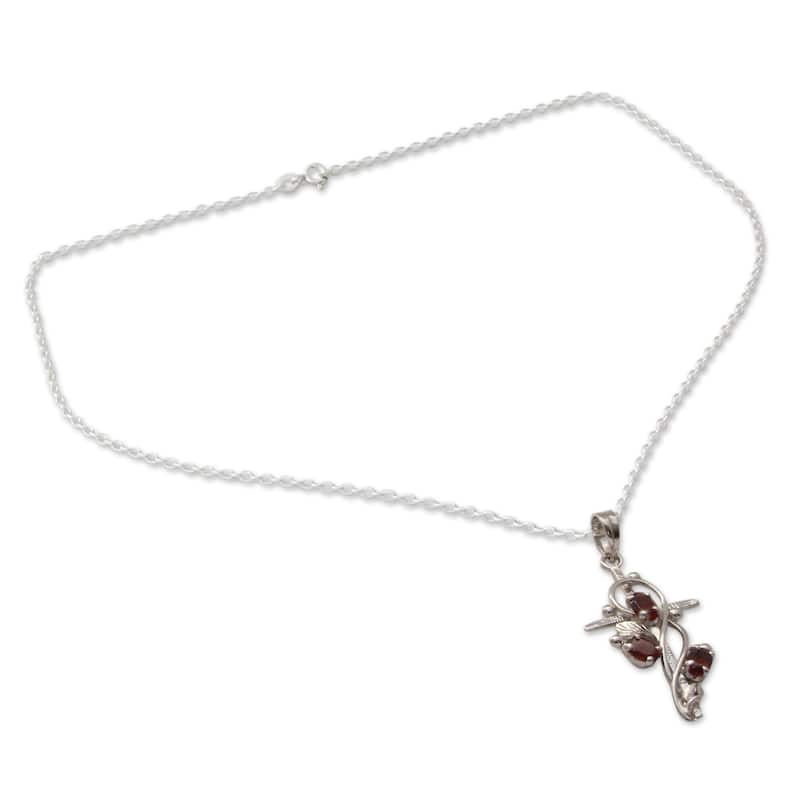Handmade Sterling Silver Sacred Trinity Garnet Necklace (India)