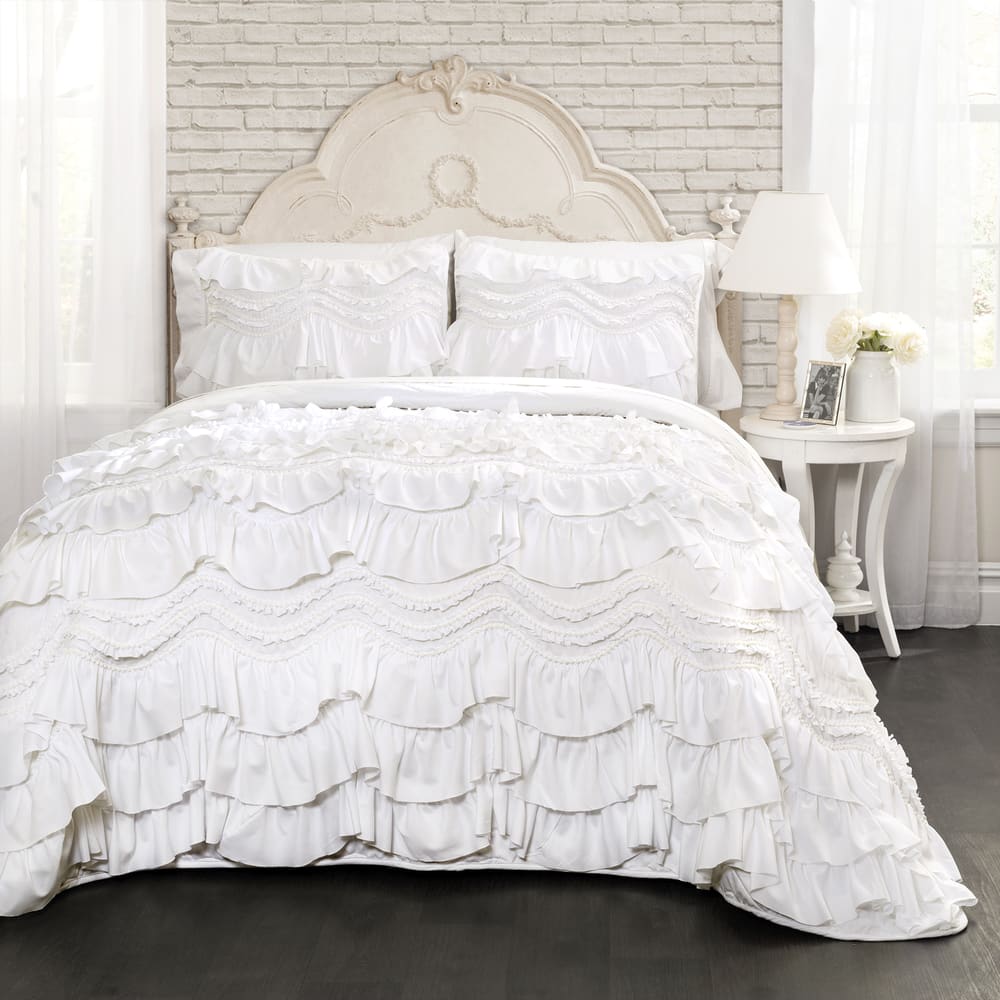The Gray Barn Hallelujah Acres White Ruffled Trim 3-piece Quilt Set