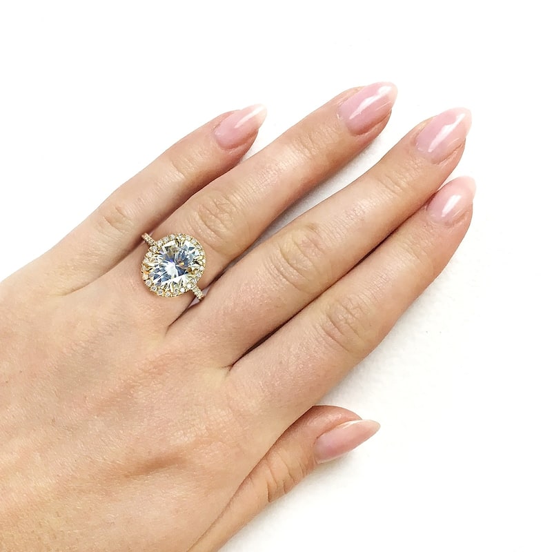 Annello by Kobelli 14k Yellow Gold 3 2/5ct TGW Oval Moissanite and Diamond Halo Engagement Ring (GH/VS, GH/I)