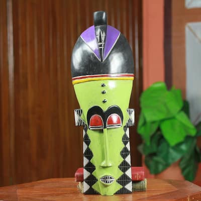 Handmade Sese Wood 'Royalty' African Wall Mask (Ghana)