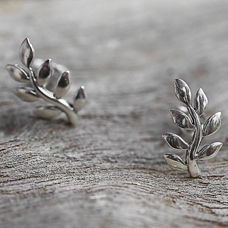 NOVICA Sterling Silver 'Peaceful Leaves' Earrings - 0.6*0.4