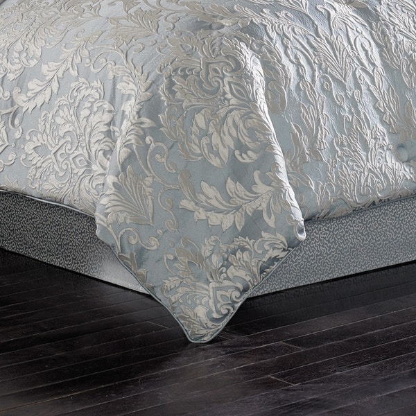 Five Queens Court Faith Woven Jacquard 4-piece Comforter Set - Bed