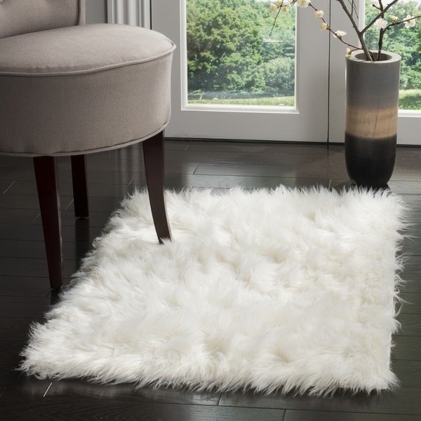 Safavieh Handmade Faux Sheepskin Ivory Japanese Acrylic Rug - 2'6 x 4'