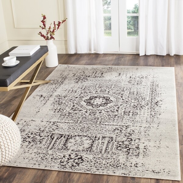 Safavieh Evoke Vintage Ivory / Black Center Medallion Distressed Rug - 8' x 10'