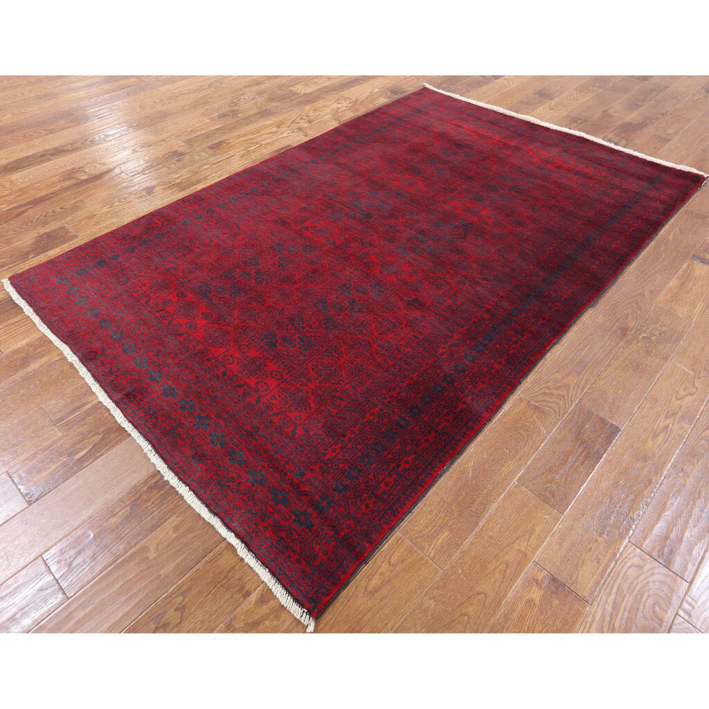 Balouch Red Wool Hand-knotted Oriental Persian Rug (4'10 x 7'6)
