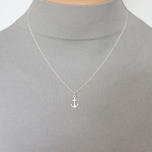 small chain with pendant