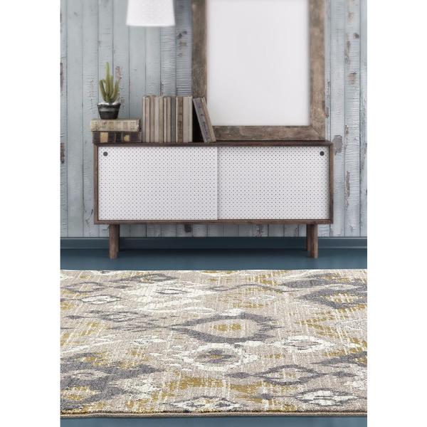 Beverly Collection Beige Polypropylene Persian Abstract Area Rug - 7'10" x 10'6"