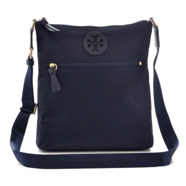 Shop Tory Burch Ella&#39; Navy Nylon Swingpack Crossbody Handbag - Free Shipping Today - Overstock ...