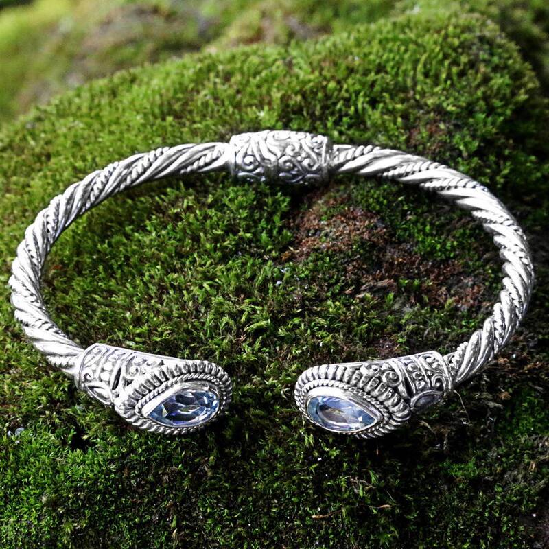 NOVICA Handmade Sterling Silver 'Bright Eyes' Blue Topaz Bracelet