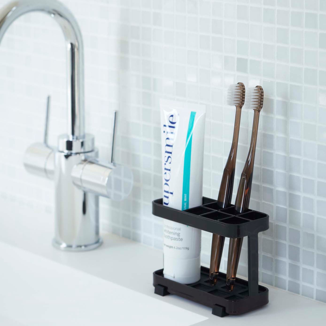 Tower White/ Black Steel Toothbrush Stand by Yamazaki Home - On Sale - Bed  Bath & Beyond - 14174212