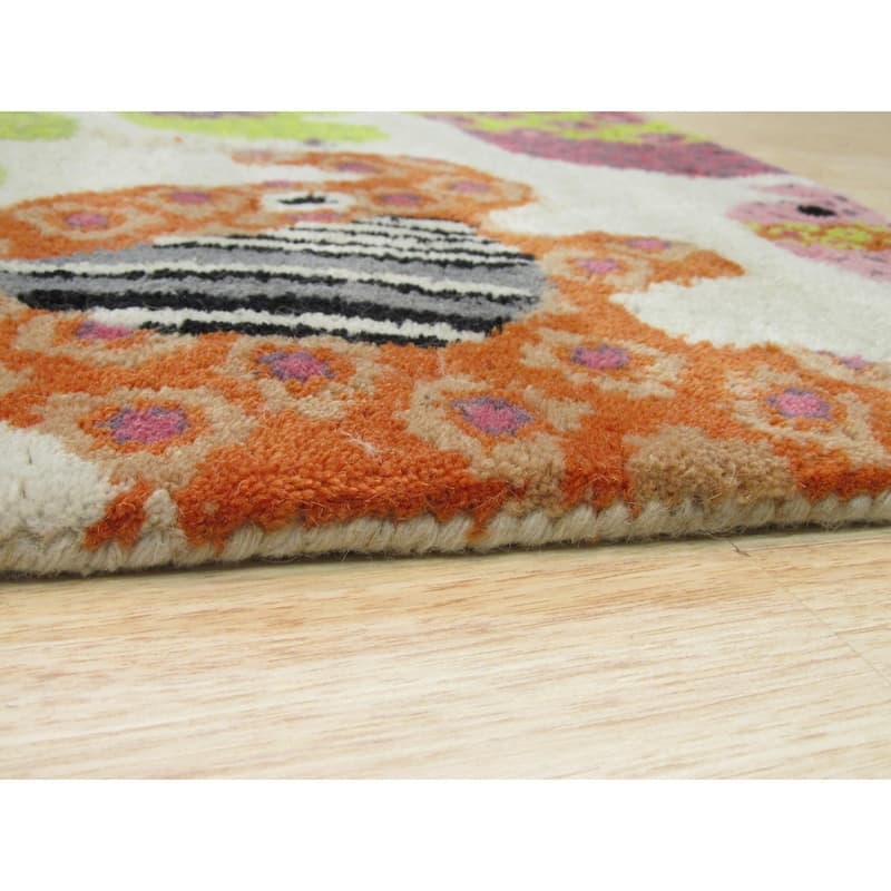 Hand-tufted Wool Ivory Transitional Kid's Kid's Elephant Rug