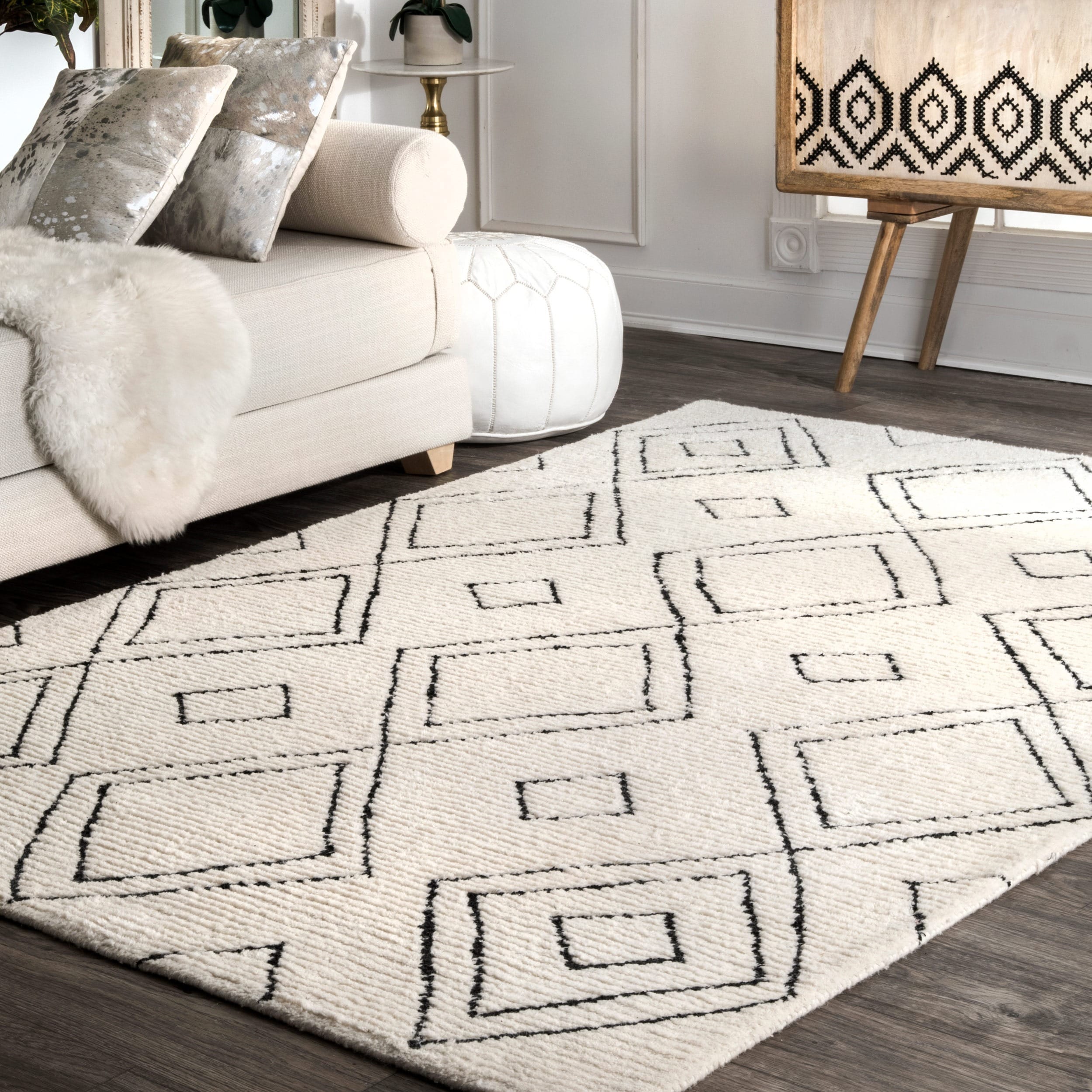 Black And White Rug With Diamond Design With Tassels Modern House Modern House