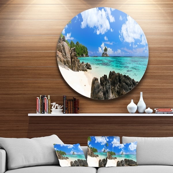 Designart 'Ideal Beach in Seychelles' Seascape Photo Circle Wall Art ...
