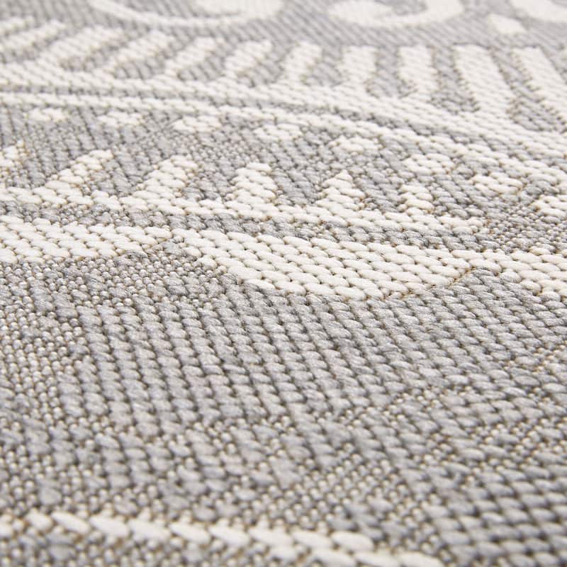 Signature Home Piermont Medallion Indoor/Outdoor Area Rug - 5'3 x 7'4