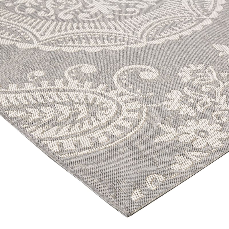 Signature Home Piermont Medallion Light Grey Indoor/Outdoor Area Rug - 7'10" x 10'