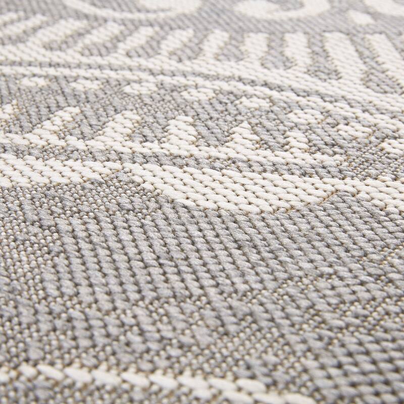 Signature Home Piermont Medallion Light Grey Indoor/Outdoor Area Rug - 7'10" x 10'