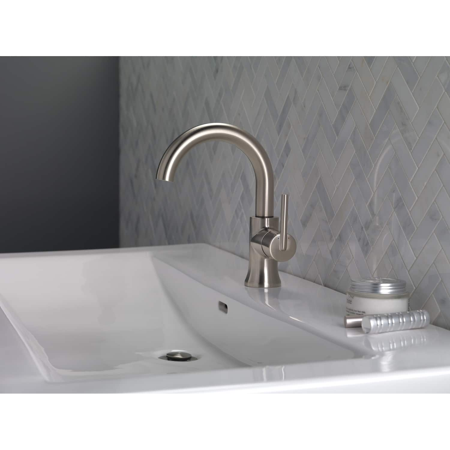 Delta Trinsic Single Handle High-arc Lavatory Faucet Stainless - Bed 