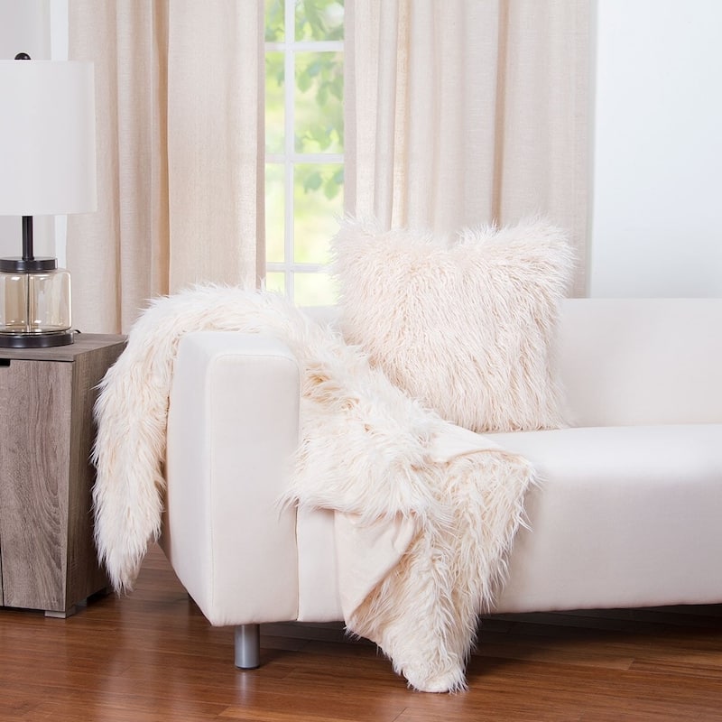 Siscovers Llama Belted Faux Fur Throw