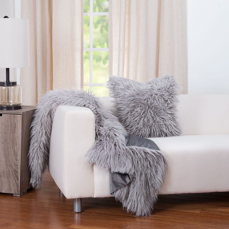 Siscovers Llama Belted Faux Fur Throw - Silver