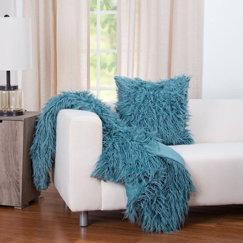 Siscovers Llama Belted Faux Fur Throw