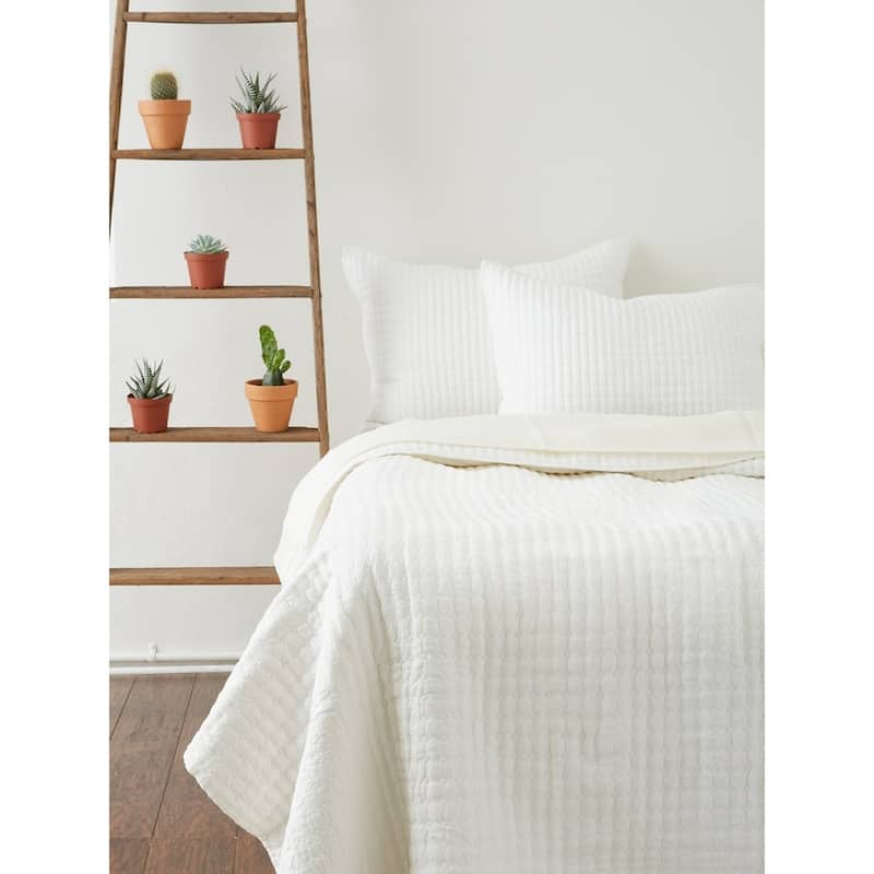 Karina Linen Quilt - White - Twin