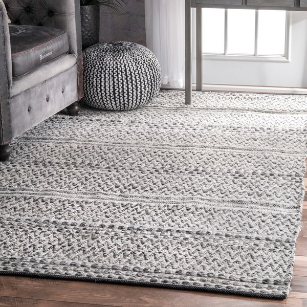 nuLOOM Silver Flatweave Chevron Striped Indoor/ Outdoor Patio Area Rug