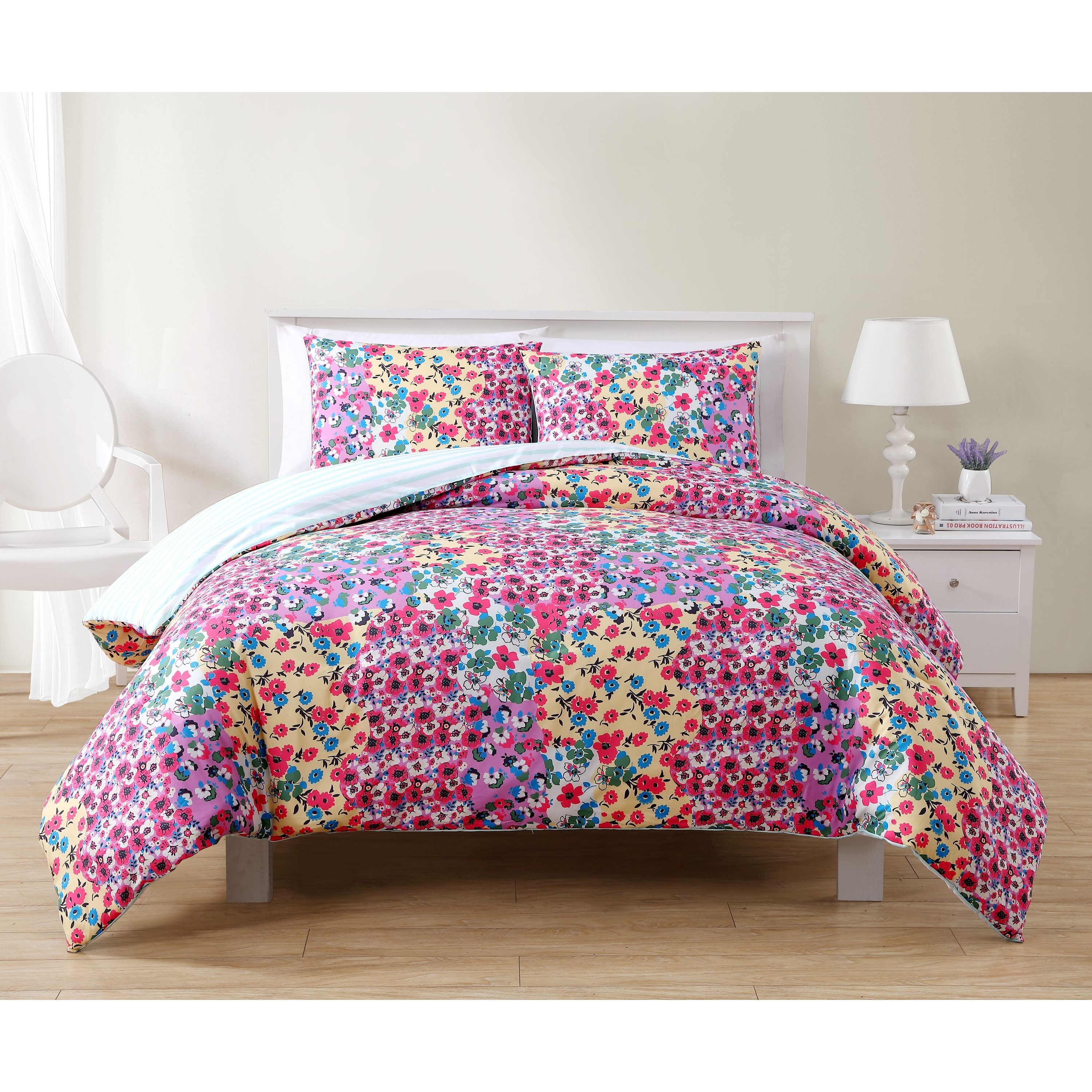 VCNY Gia Reversible 3-Piece Comforter Set 3 Piece Queen Full Full Queen