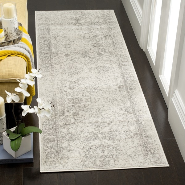 Safavieh Adirondack Vintage Oriental Ivory / Silver Runner - 2'6" x 6' Runner