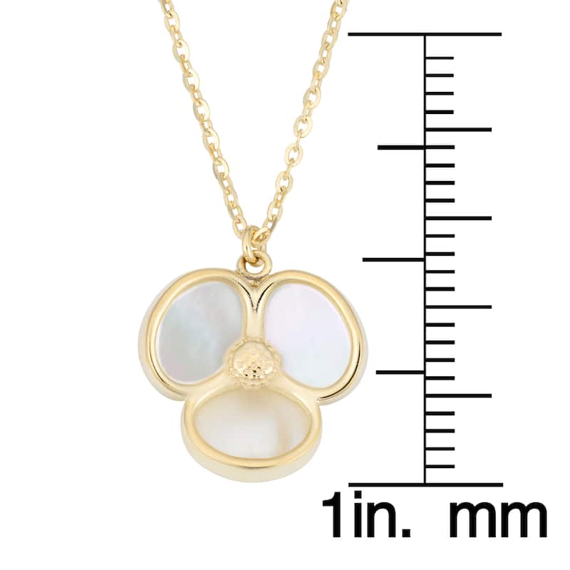 Fremada Italian 14k Yellow Gold and Mother of Pearl Flower Necklace (18 inches)
