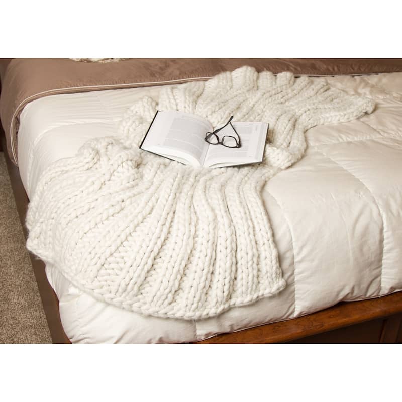 Kate and Laurel Chunky Knit Throw