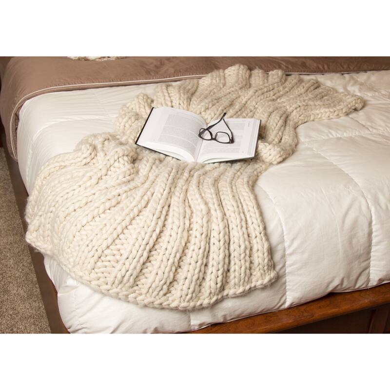 Kate and Laurel Chunky Knit Throw