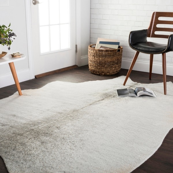 Alexander Home Faux Cowhide Silver Grey Area Rug - 5' x 6'6