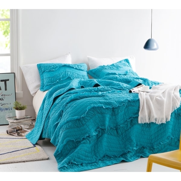 BYB Relaxin' Single Tone Peacock Chevron Ruffles Quilt Set