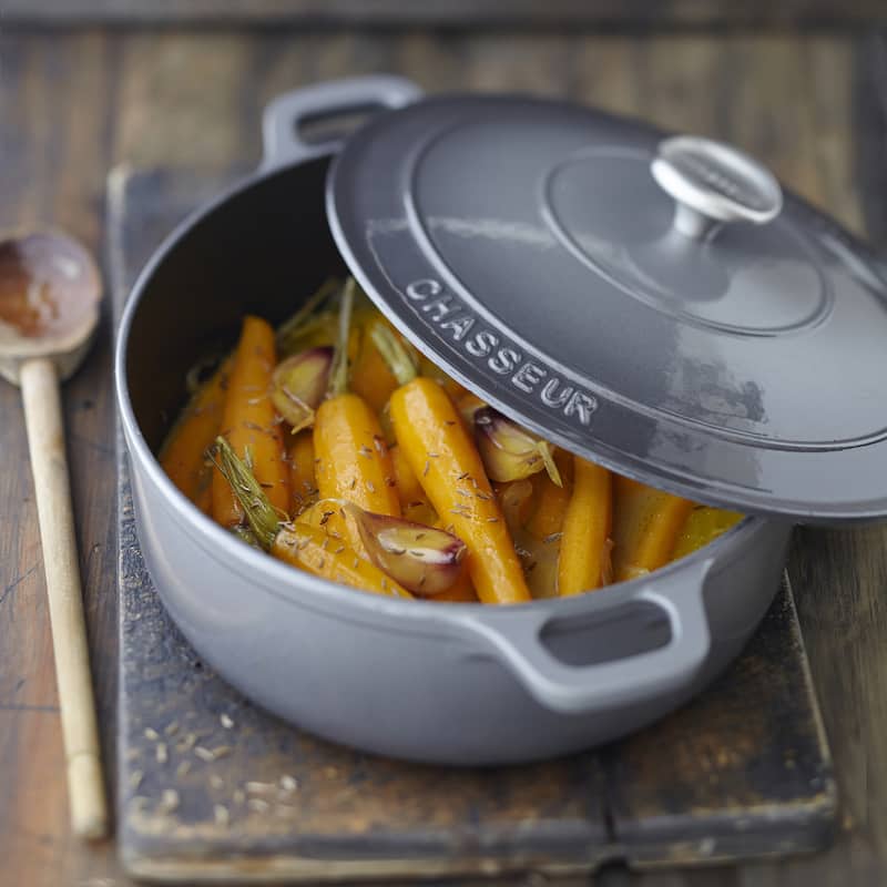 Chasseur 7.1-quart Caviar Grey Enameled Cast Iron Round Dutch Oven