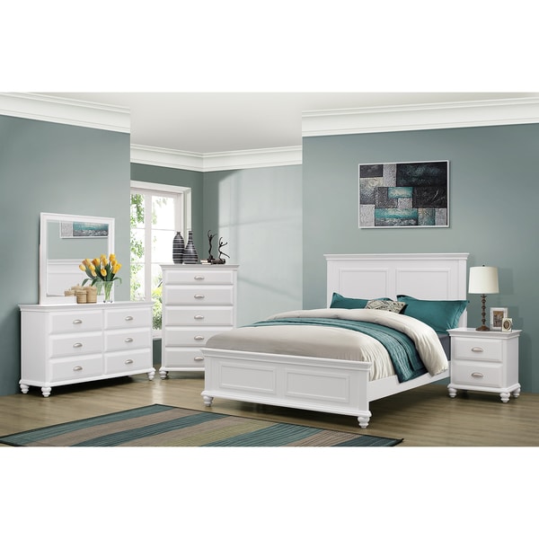 Simmons Casegoods Cape Cod Collection 3-Piece Queen/ King Bedroom Set