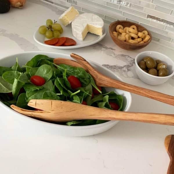 https://ak1.ostkcdn.com/images/products/15278824/Hand-Carved-17-inch-Olive-Wood-Helping-Hands-Salad-Servers-Kenya-50337997-3a1d-435a-b6ac-0439550aa45f_600.jpg?impolicy=medium