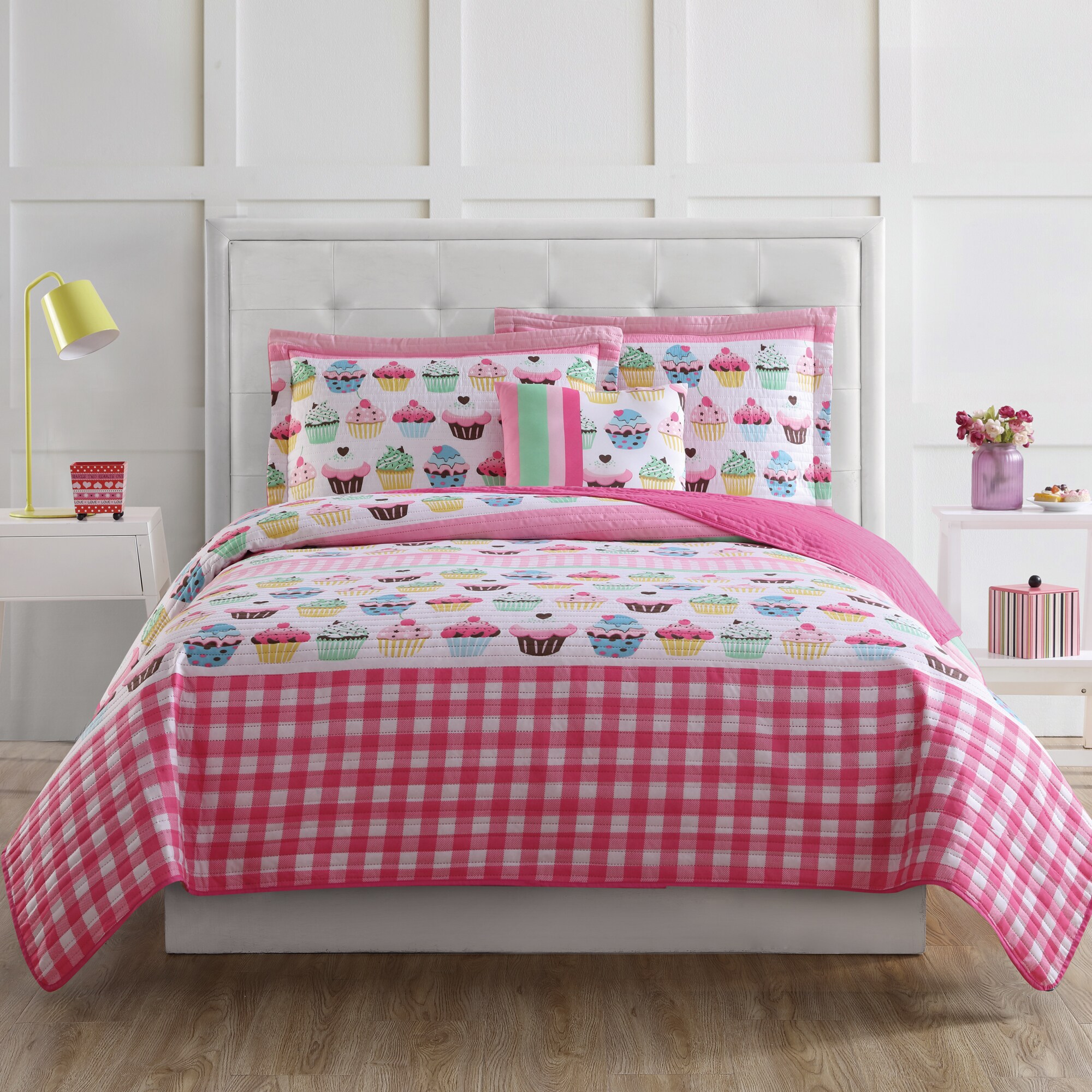 Shop Laura Hart Kids Cupcake Stripe 3-piece Quilt Set with ...