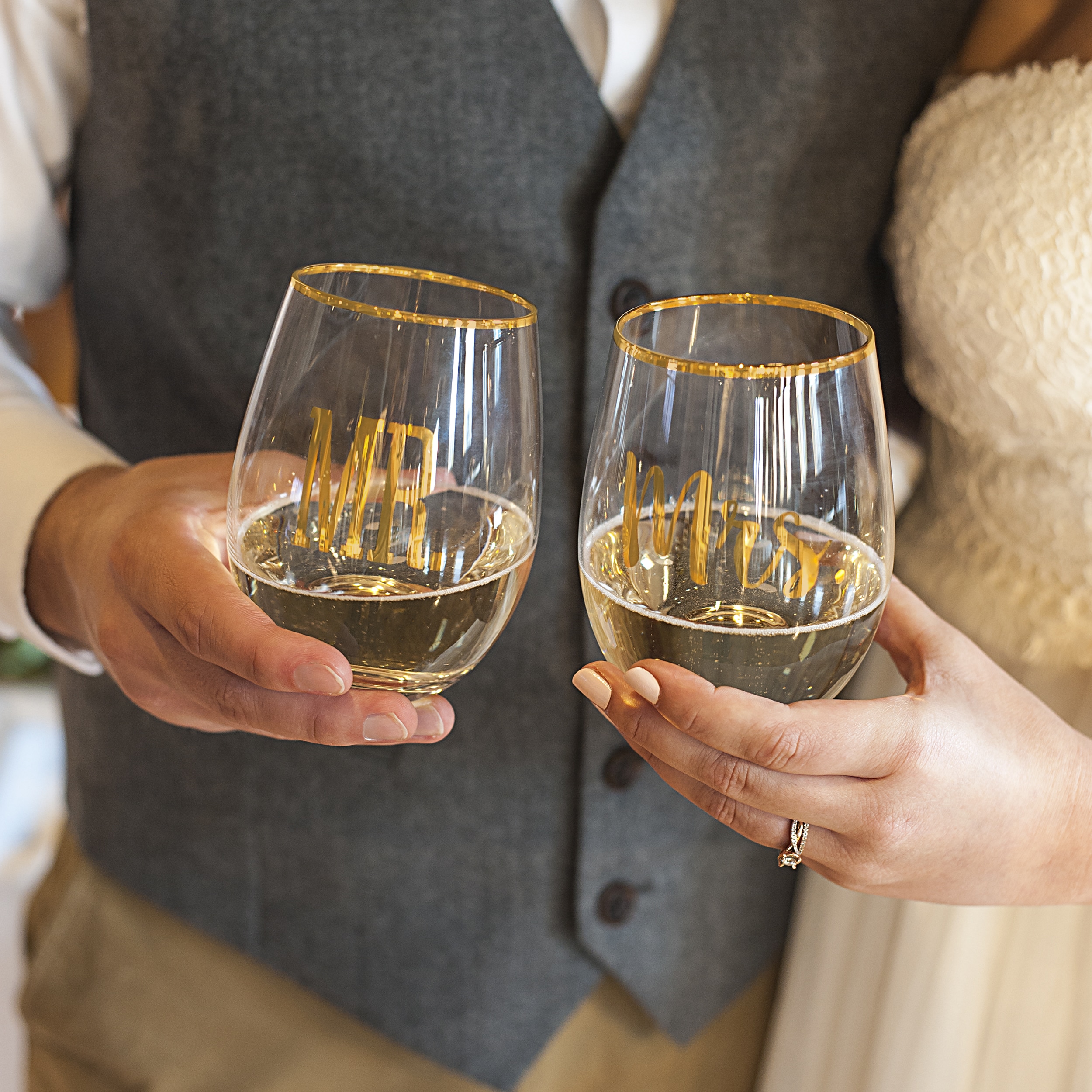 https://ak1.ostkcdn.com/images/products/15390911/Mr.-Mrs.-19.25-oz.-Gold-Rim-Stemless-Wine-Glasses-070c96b7-21ee-4435-b45f-4b156c964fd2.jpg