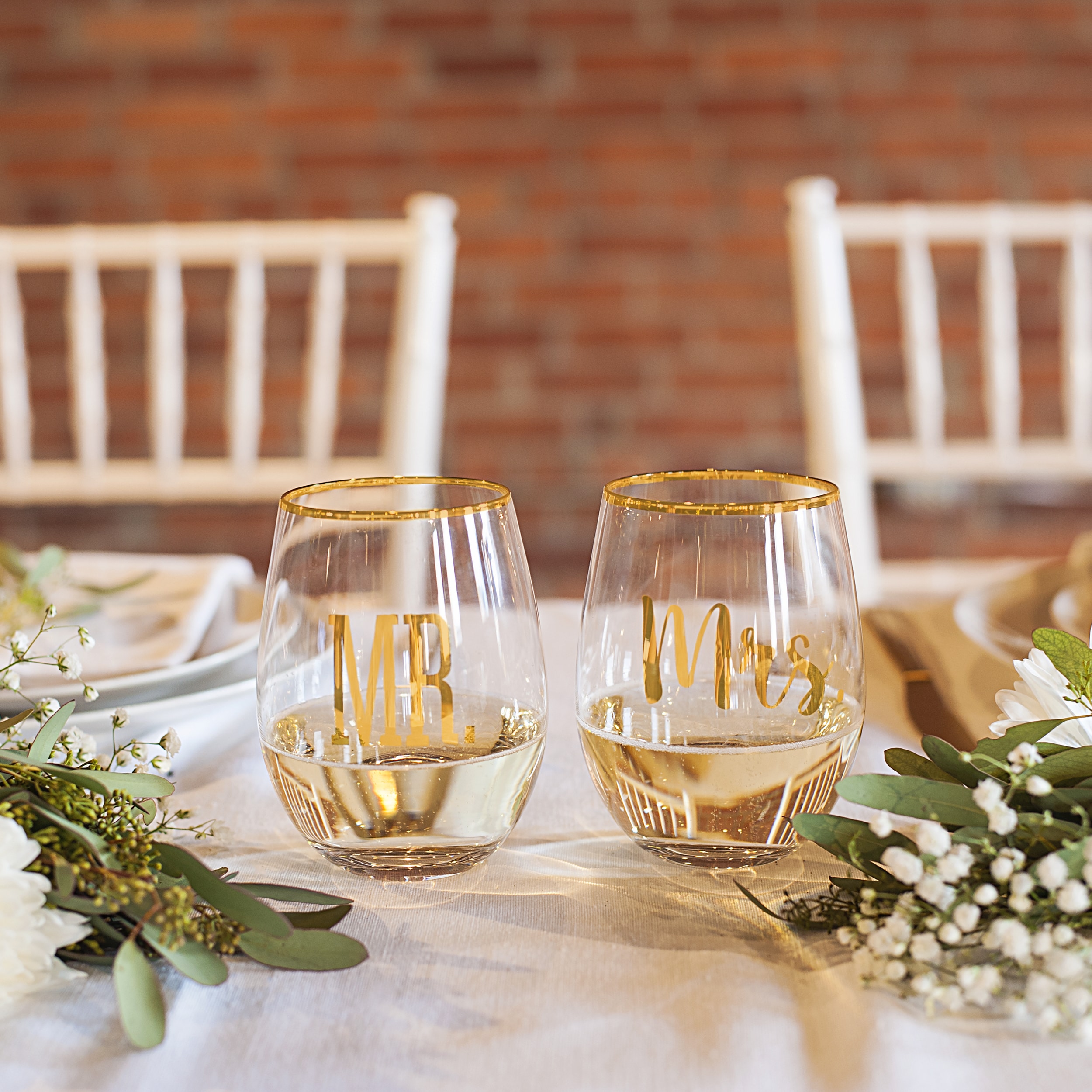 https://ak1.ostkcdn.com/images/products/15390911/Mr.-Mrs.-19.25-oz.-Gold-Rim-Stemless-Wine-Glasses-b898003f-c4b0-466f-91f7-1f84911bd180.jpg