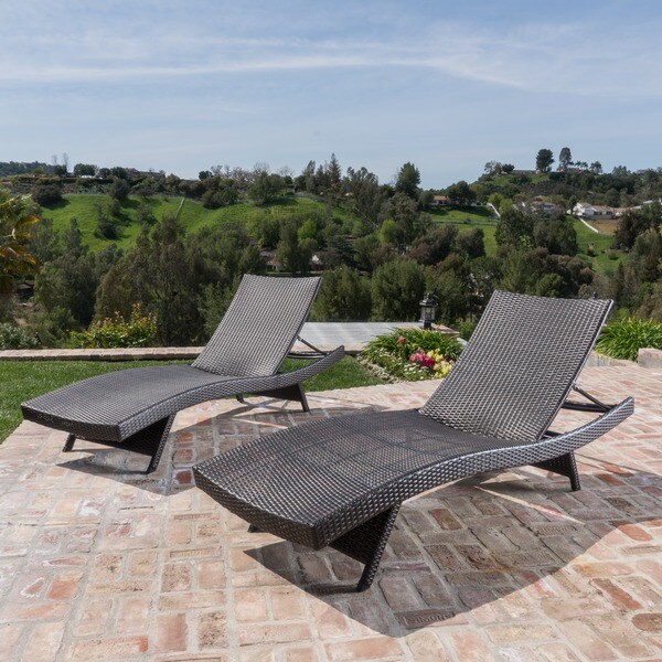 outdoor wicker chaise lounge chairs