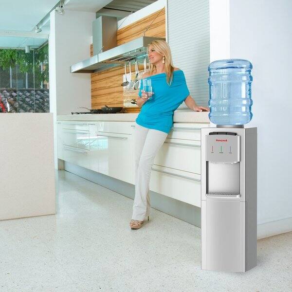 Chefman Product Feature - Hot Water Dispenser 