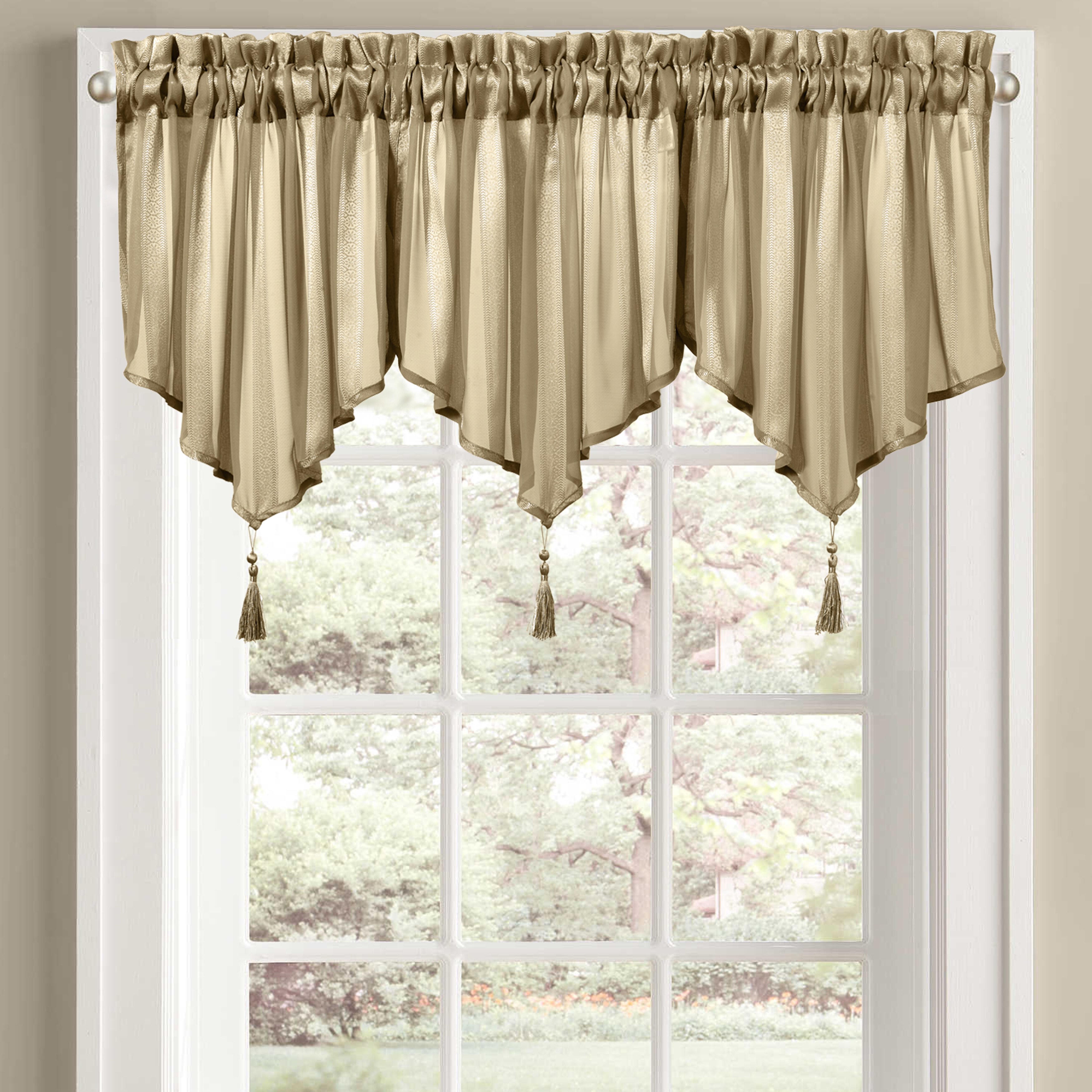 Five Queens Court Farmington Ascot Valance