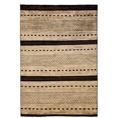 Uqarout Hand Knotted Area Rug (6'4" X 9'8") - 6'4" x 9'8"/Surplus